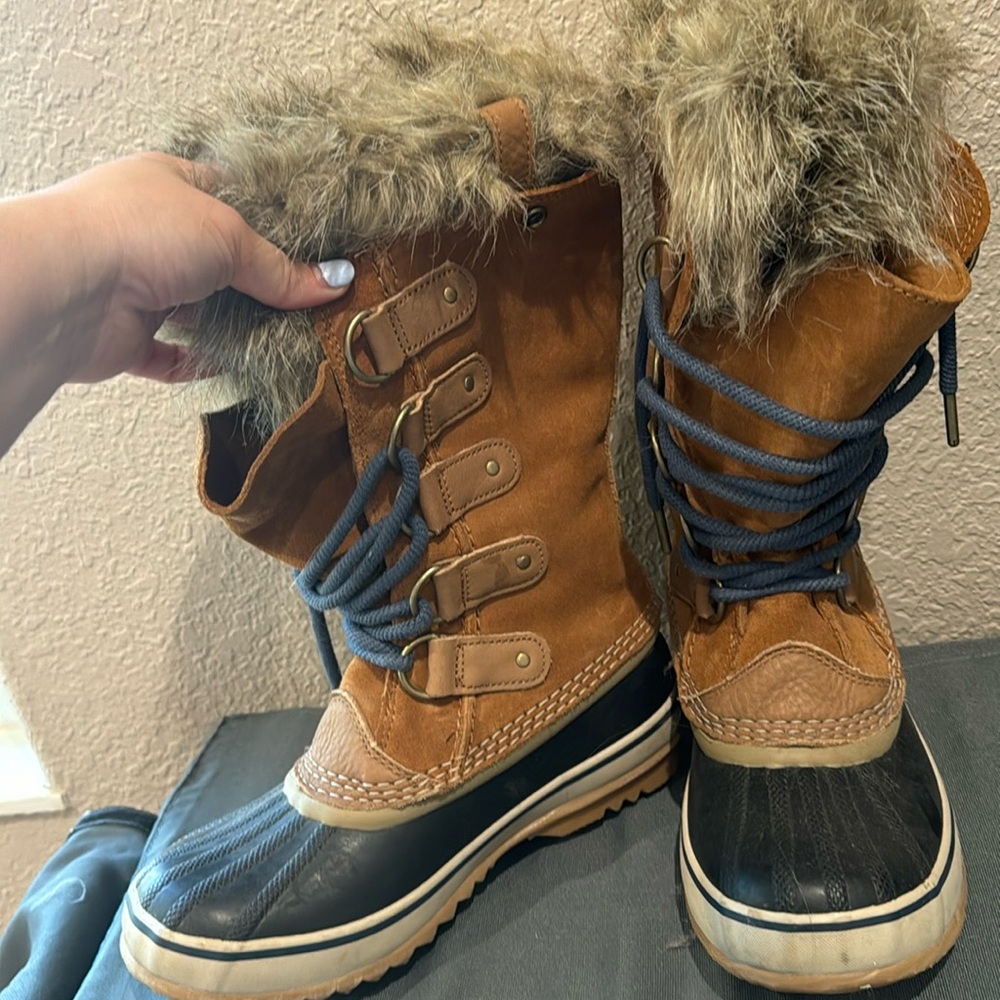 Sorel tall snow boot 6.5